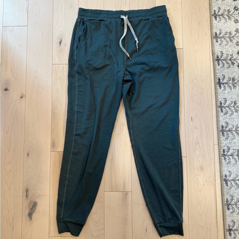 Vuori performance joggers